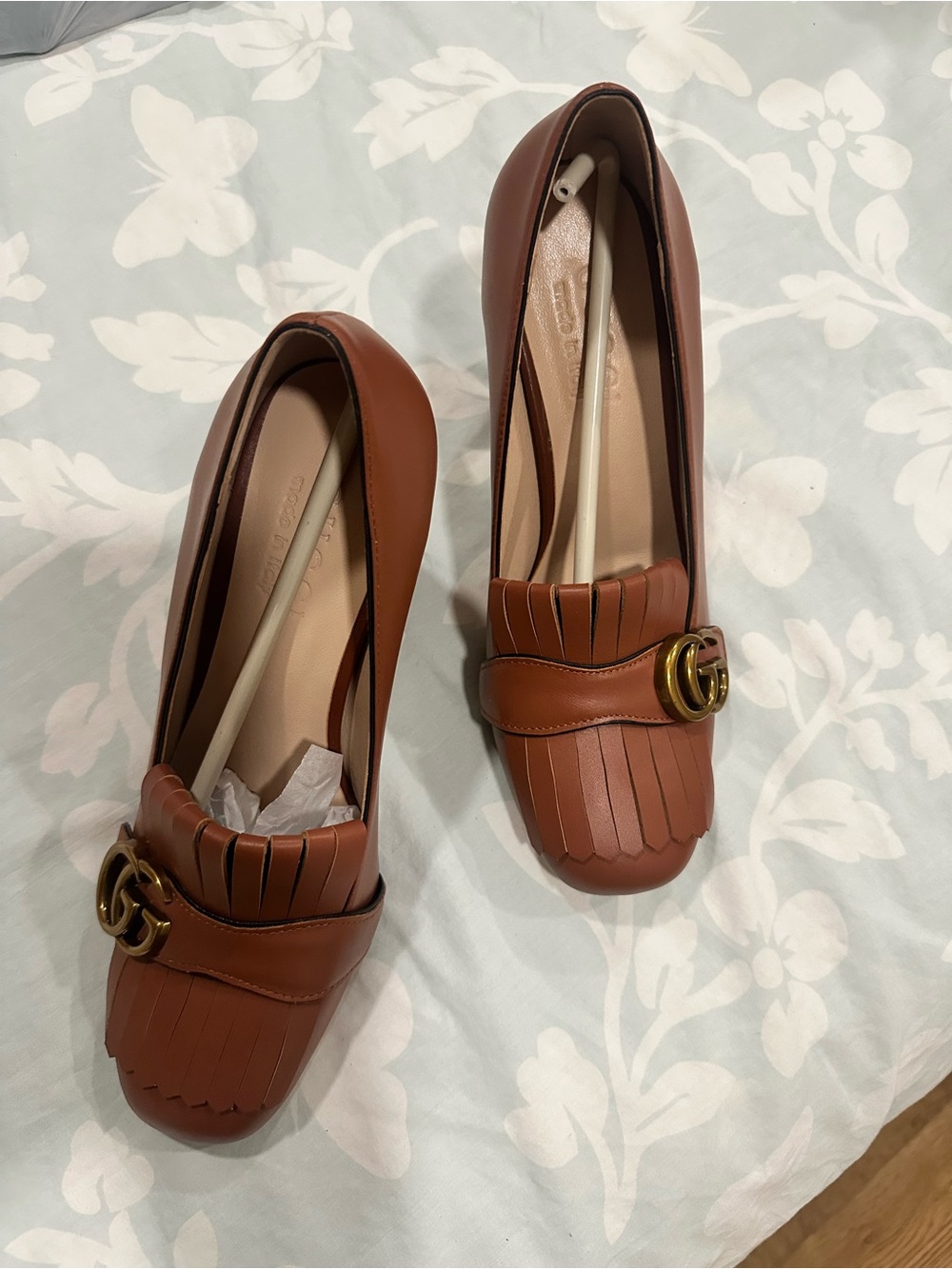 Women’s shoes Tan Leather Fringe Loafers with Gold Double G